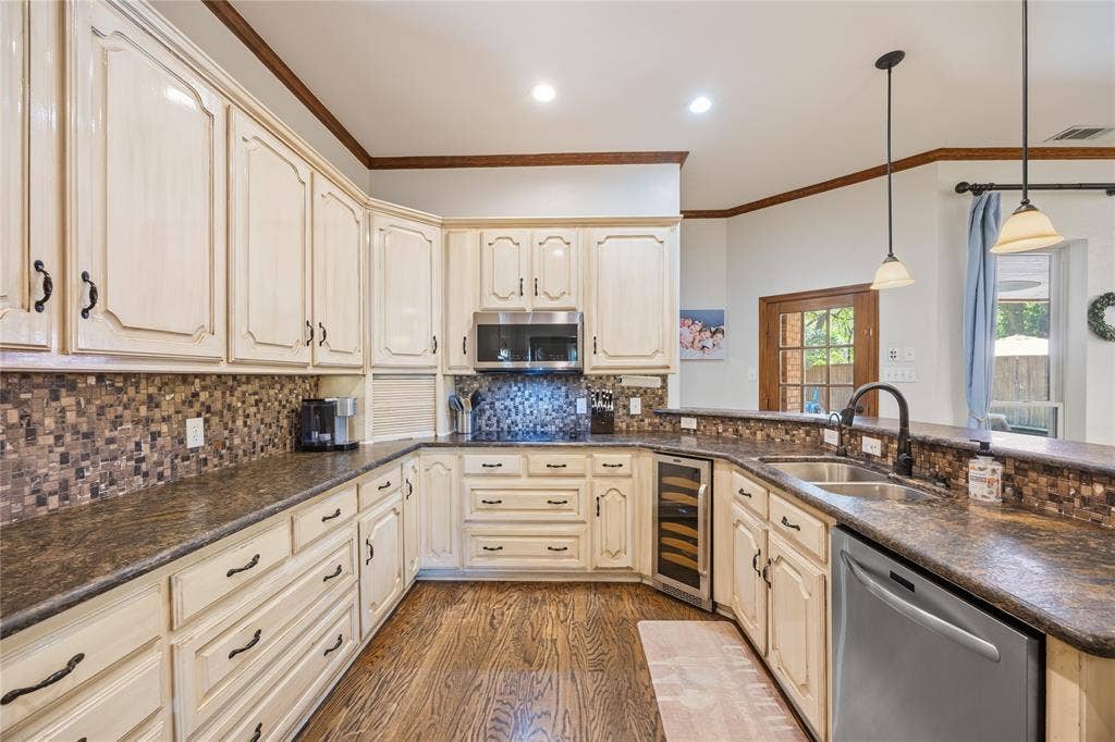 305 Brock Street, Coppell, TX 75019 305 Brock Street, Coppell, TX 75019