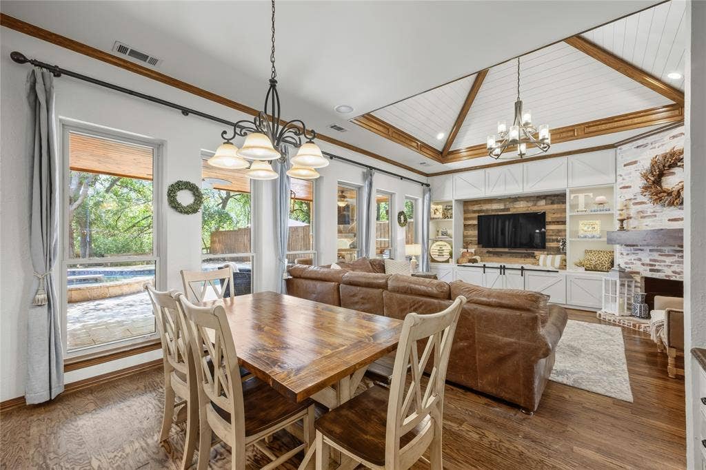305 Brock Street, Coppell, TX 75019 305 Brock Street, Coppell, TX 75019