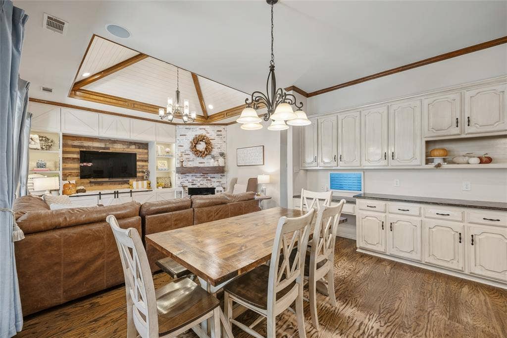 305 Brock Street, Coppell, TX 75019 305 Brock Street, Coppell, TX 75019