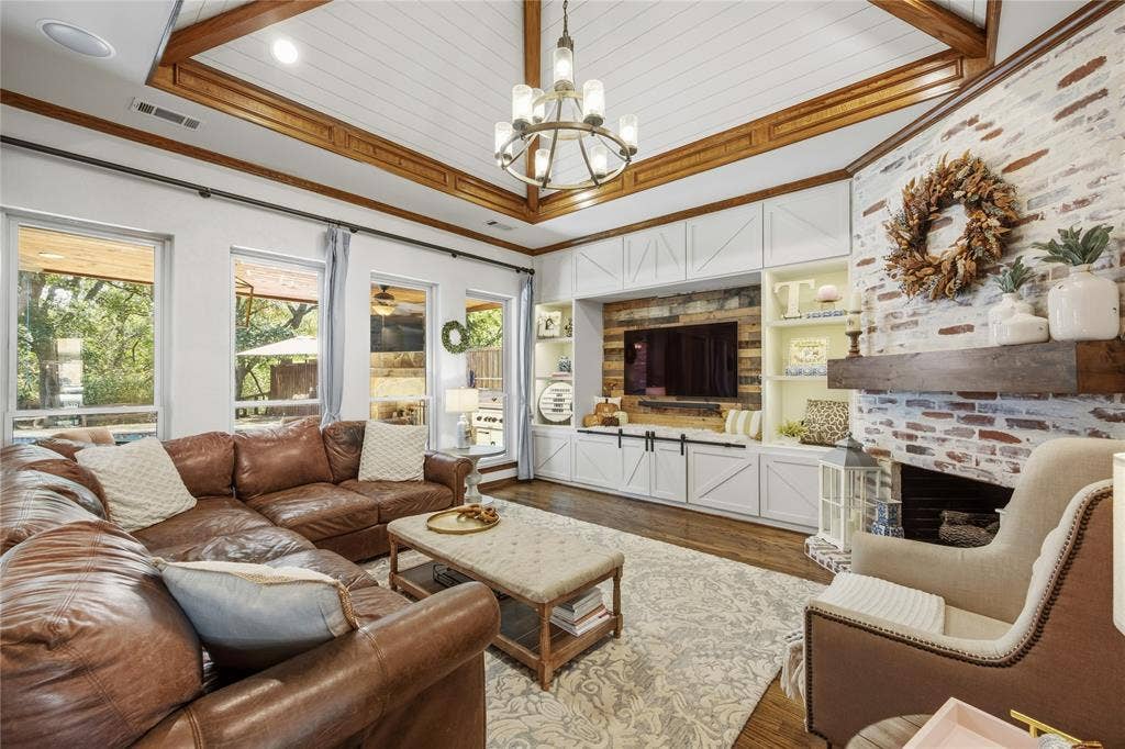 305 Brock Street, Coppell, TX 75019 305 Brock Street, Coppell, TX 75019