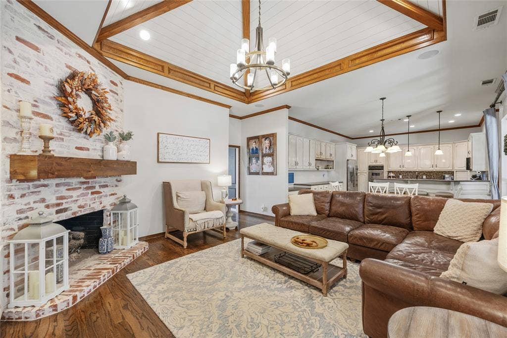 305 Brock Street, Coppell, TX 75019 305 Brock Street, Coppell, TX 75019