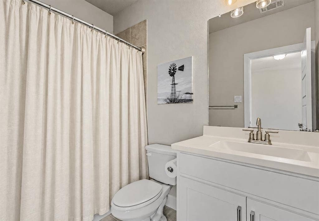 Upstairs full bathroom of 1302 20th St, Argyle, TX in Harvest by Hillwood