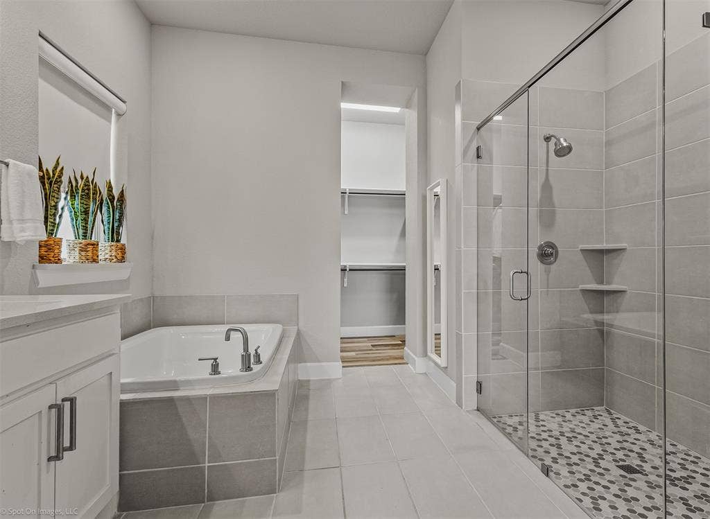 Primary ensuite bathroom of of 1302 20th St, Argyle, TX in Harvest by Hillwood