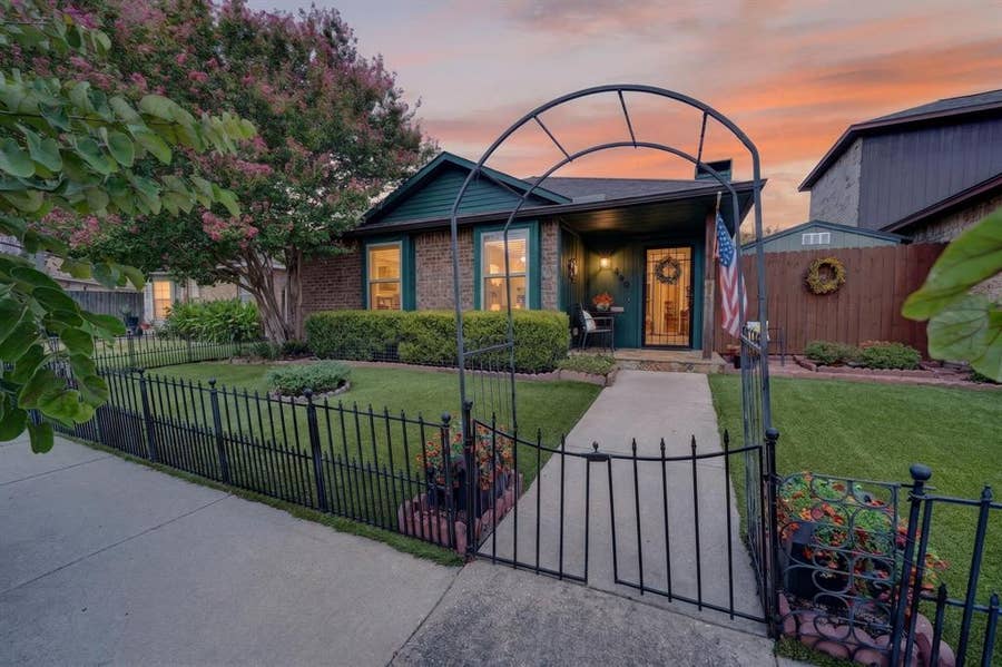 Property photo for 240 Dewey Court, Irving, TX