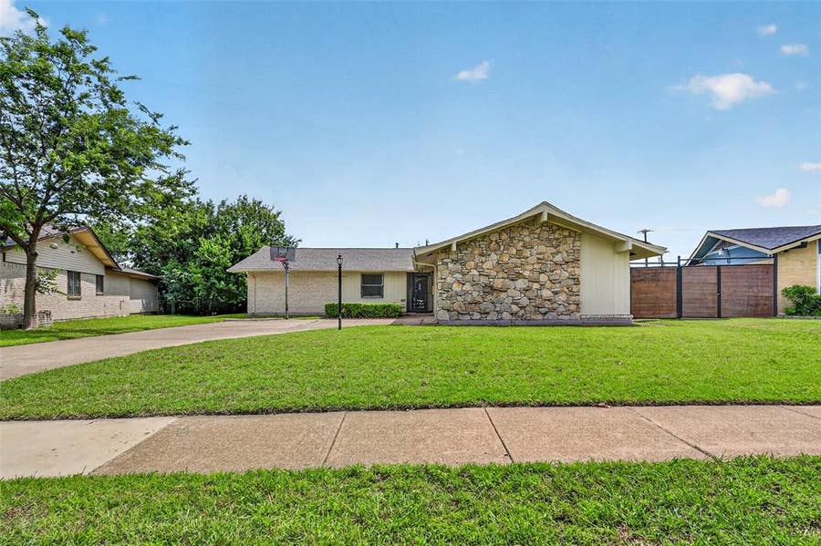 Property photo for 1744 Gross Road, Dallas, TX