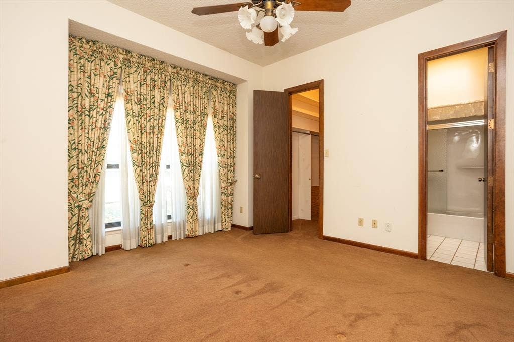2300 W MAIN Street, Lancaster, TX 75146 Guest room on north side of home