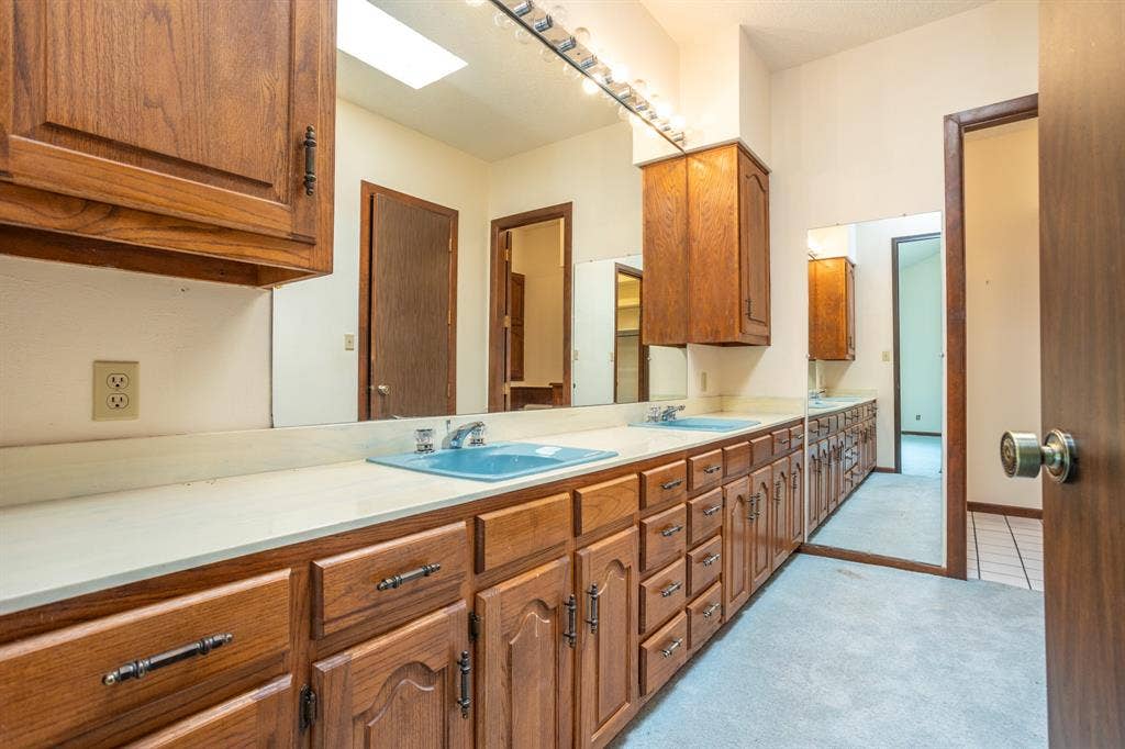 2300 W MAIN Street, Lancaster, TX 75146 Double vanity with 2 big walk-in closets on the right