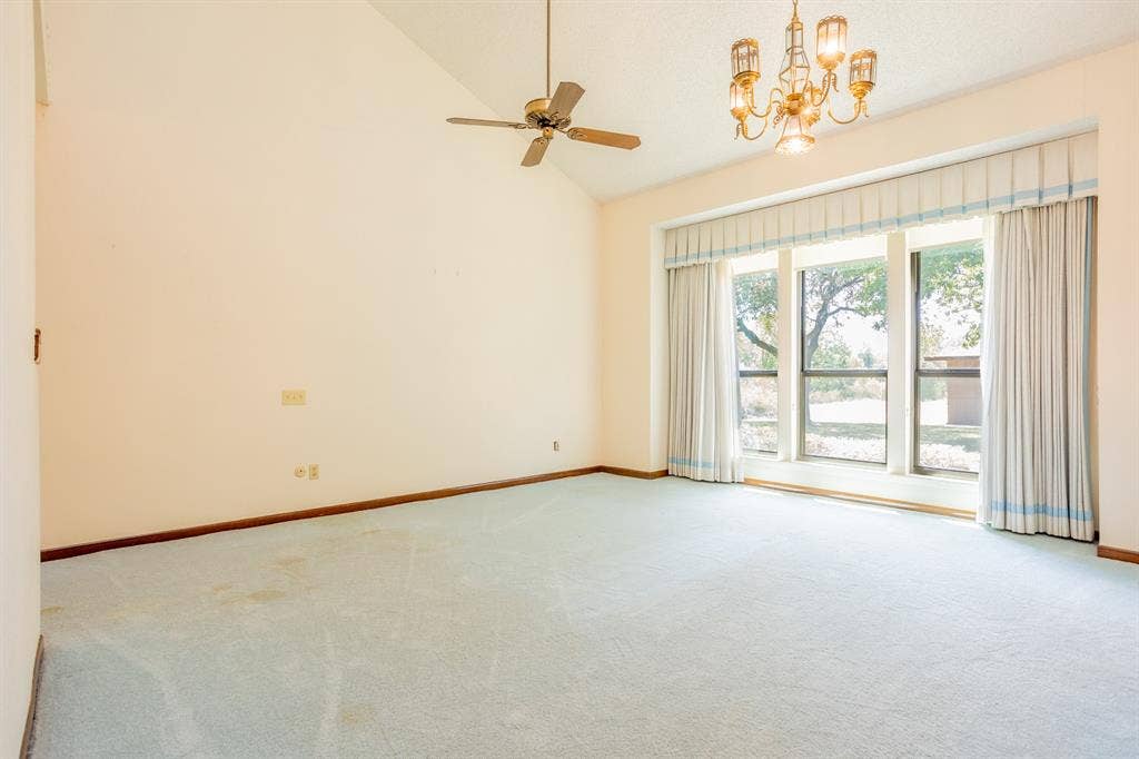 2300 W MAIN Street, Lancaster, TX 75146 Master has lts f light located on back of home.