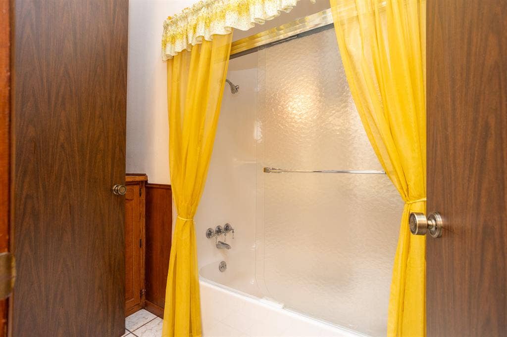2300 W MAIN Street, Lancaster, TX 75146 Bathtub shower in Jack and Jill bath