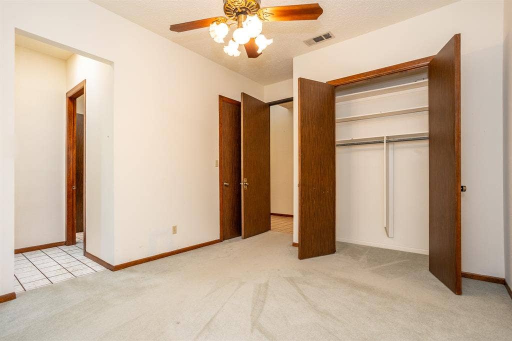 2300 W MAIN Street, Lancaster, TX 75146 south bedroom closet