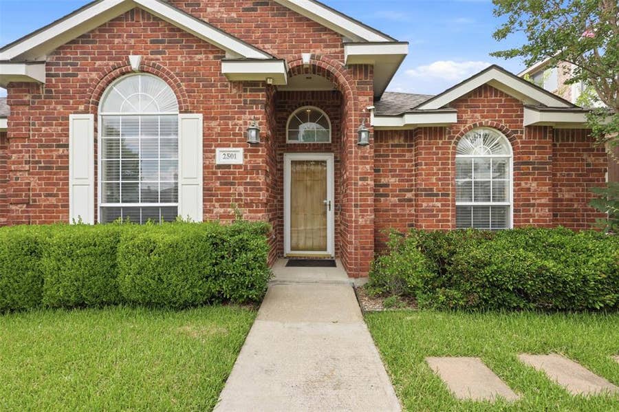 Property photo for 2501 Saddlehorn Drive, Mesquite, TX