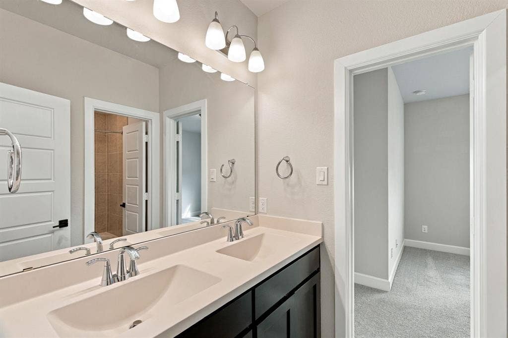 1238 20th Street, Northlake, TX 76226 Second floor bath