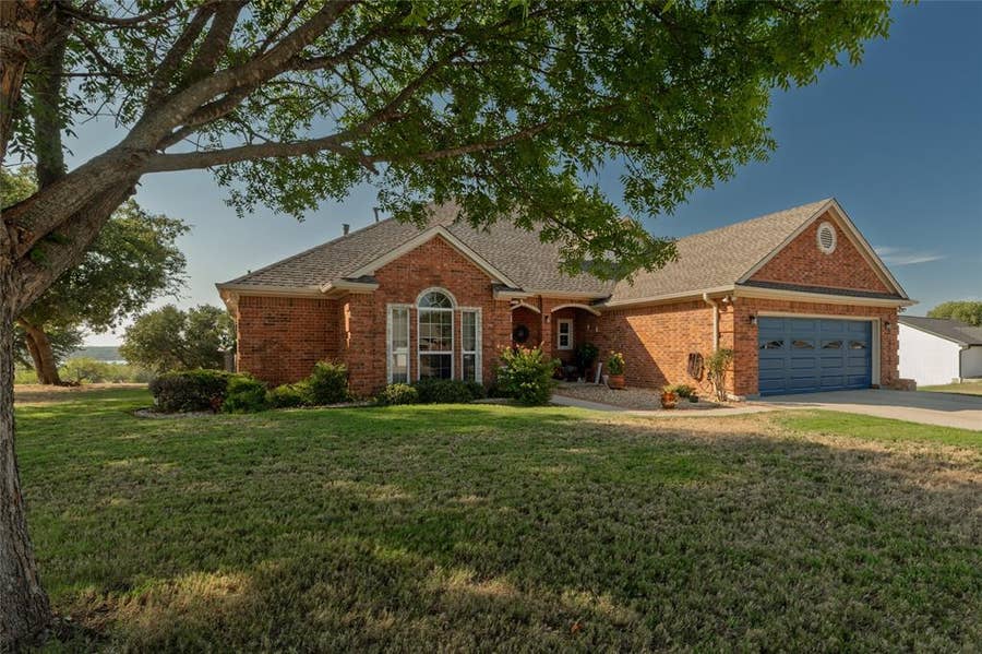 Property photo for 115 Lakeview Drive, Runaway Bay, TX
