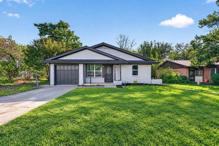 Property photo for 318 18th Street, Grand Prairie, TX