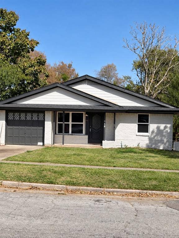 Property photo for 318 18th Street, Grand Prairie, TX