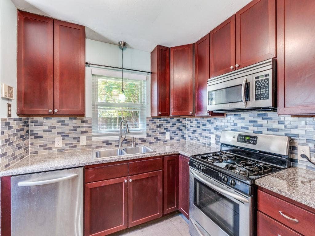 6150 Ravendale Lane, Dallas, TX 75214 6150 Ravendale Lane, Dallas, TX 75214