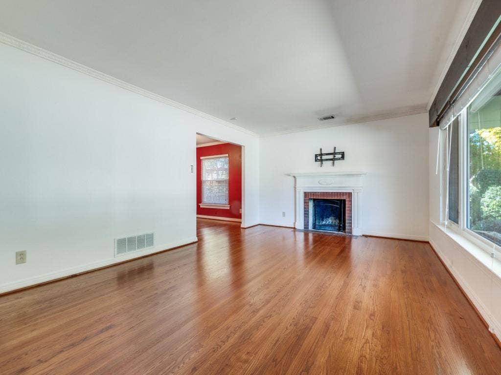 6150 Ravendale Lane, Dallas, TX 75214 Newly refinished wood floors