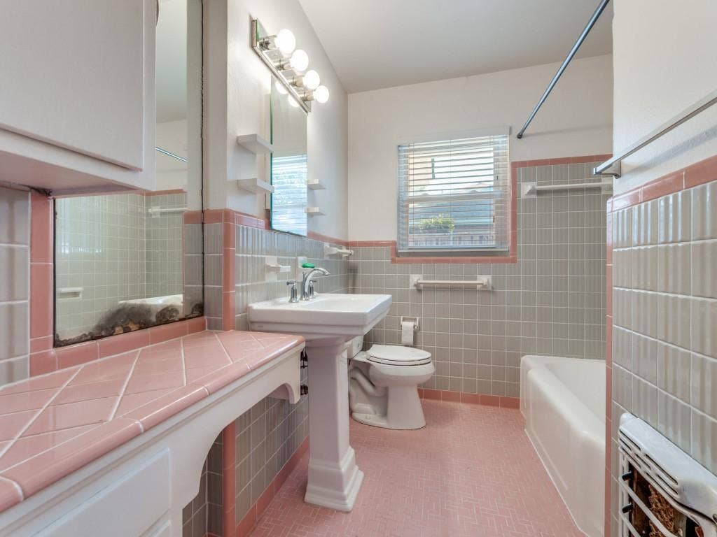 6150 Ravendale Lane, Dallas, TX 75214 Full bath featuring original retro tile