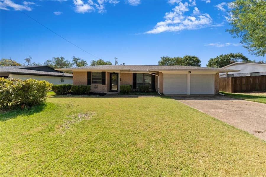 Property photo for 817 Warren Way, Richardson, TX