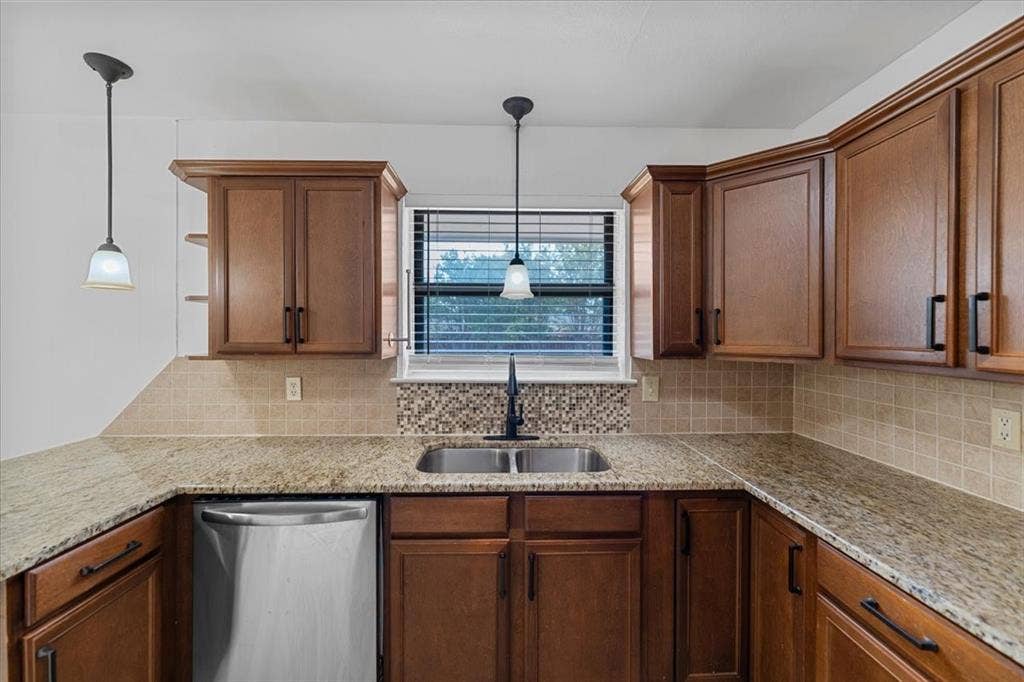 817 Warren Way, Richardson, TX 75080