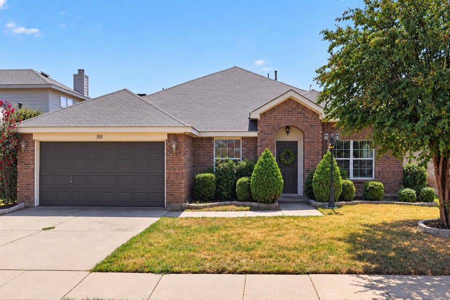 Property photo for 501 Roundrock Lane, Fort Worth, TX