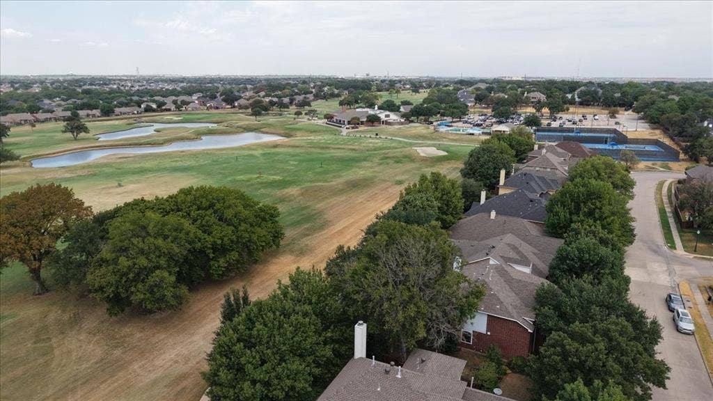 Club access with pool and tennis courts at end of street