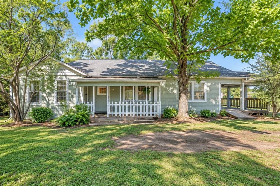 Property photo for 708 E Pine Street, Edgewood, TX