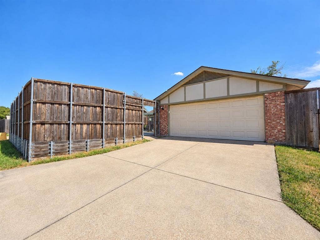 3117 Manchester Drive, Mesquite, TX 75150 Virtually edited.