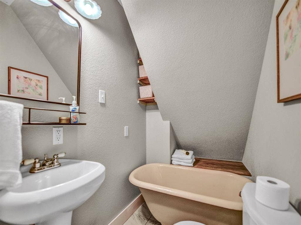 105 Mariah Drive, Weatherford, TX 76087 105 Mariah Drive, Weatherford, TX 76087