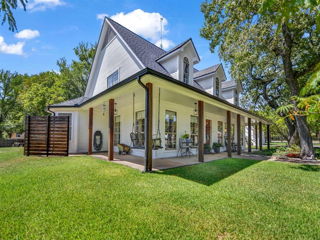 105 Mariah Drive, Weatherford, TX 76087 Wrap-around porch