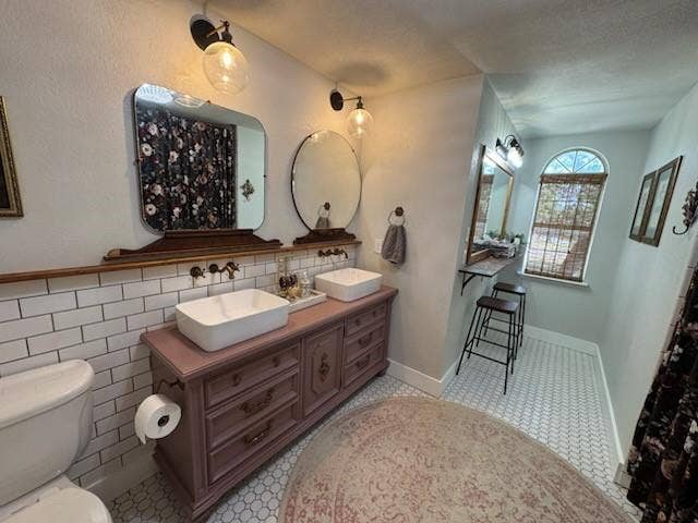 105 Mariah Drive, Weatherford, TX 76087 Upstairs full bath with double sinks and a separate make-up vanity