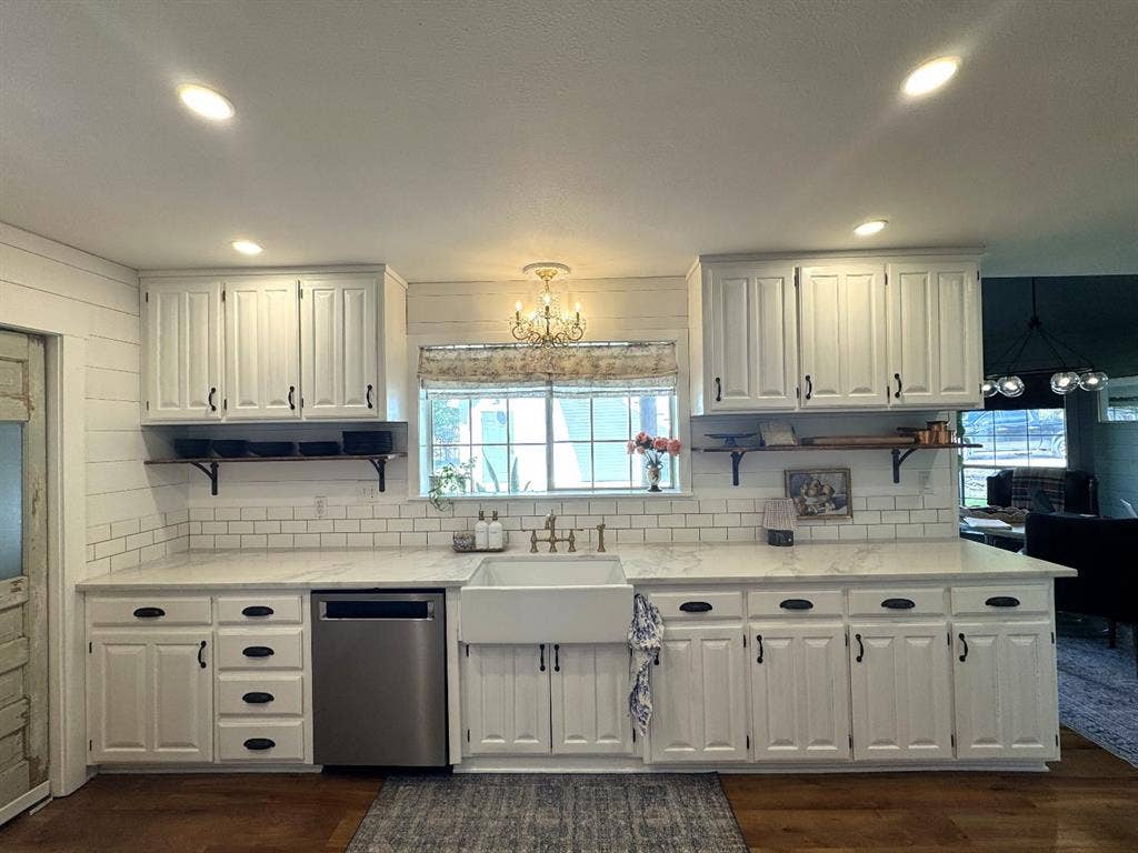 105 Mariah Drive, Weatherford, TX 76087 Brand new quartz countertops.