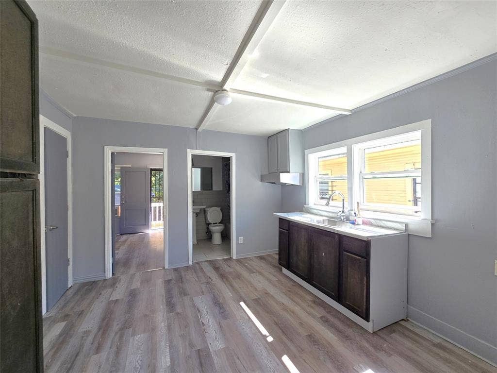 1209 Hutchins Avenue, Dallas, TX 75203 1209 Hutchins Avenue, Dallas, TX 75203