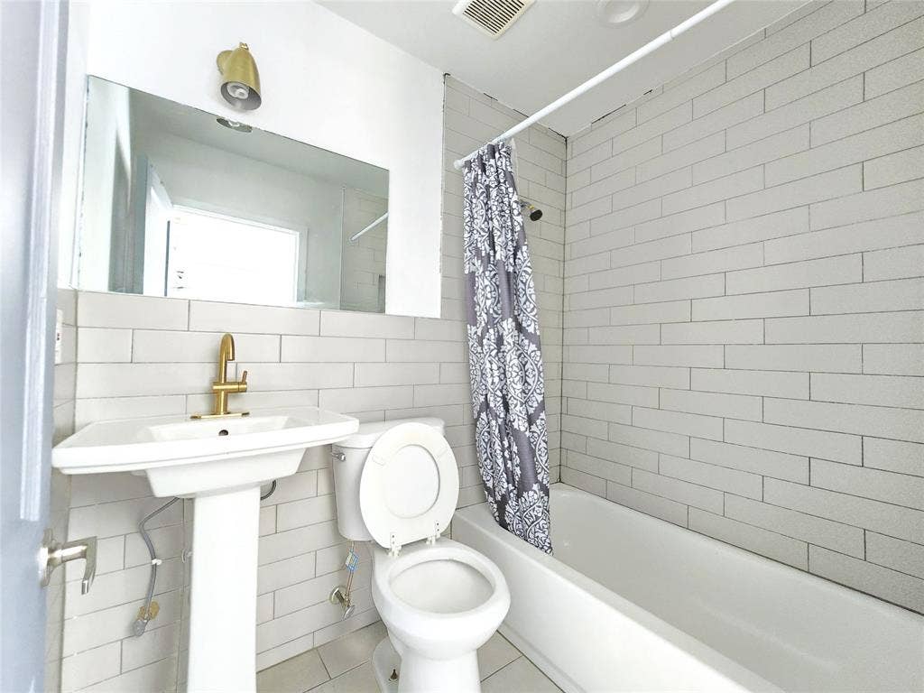 1209 Hutchins Avenue, Dallas, TX 75203 1209 Hutchins Avenue, Dallas, TX 75203