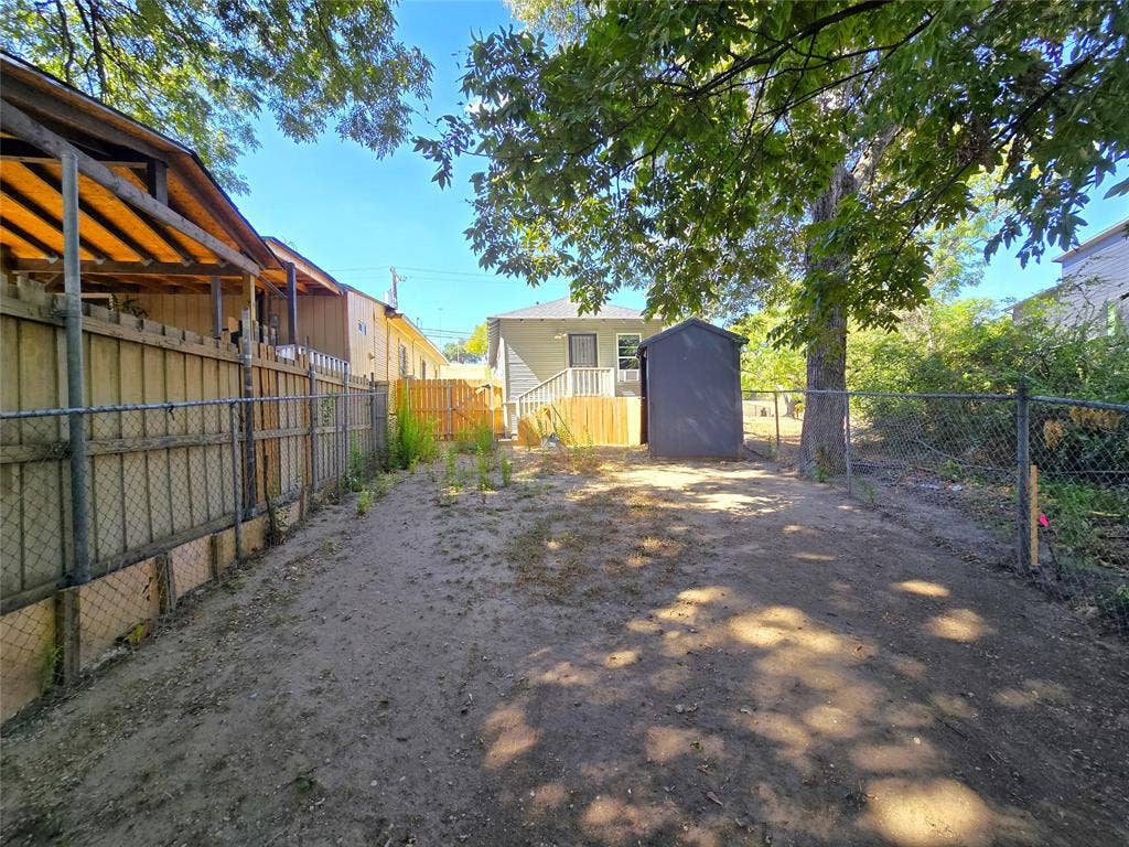 1209 Hutchins Avenue, Dallas, TX 75203 1209 Hutchins Avenue, Dallas, TX 75203