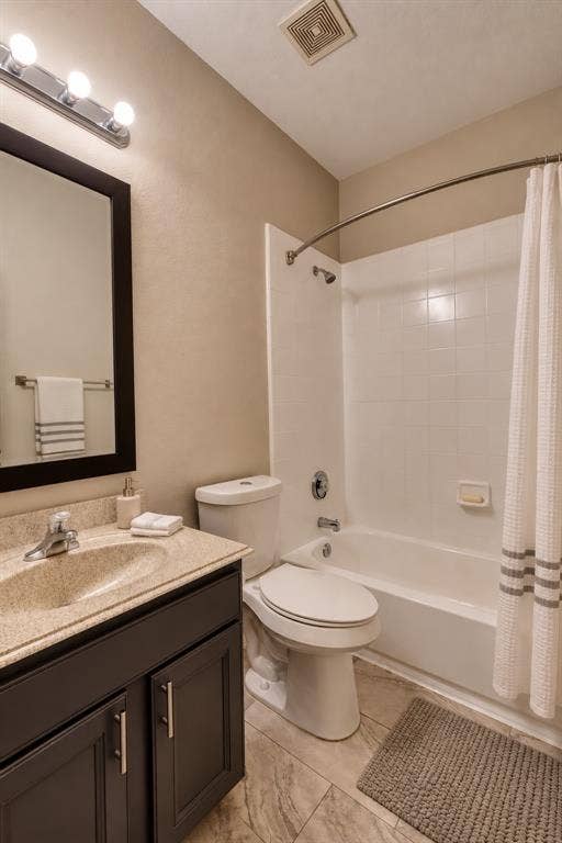 6854 Cortona Lane, Frisco, TX 75034 secondary bath upstairs