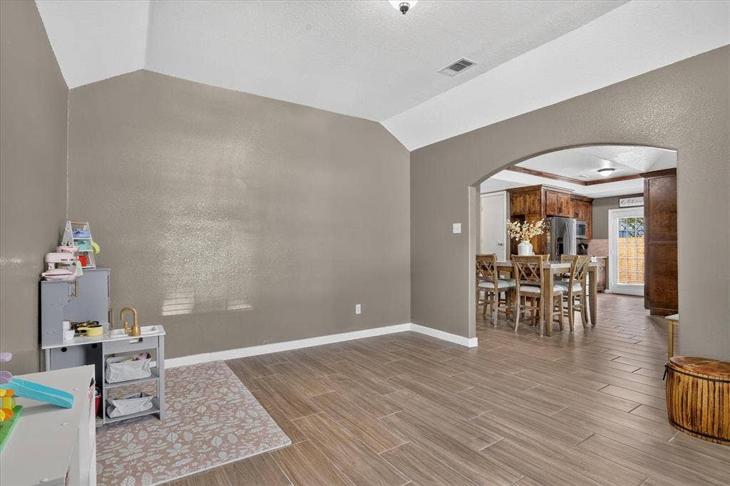 5413 Cornell Avenue, River Oaks, TX 76114 5413 Cornell Avenue, River Oaks, TX 76114