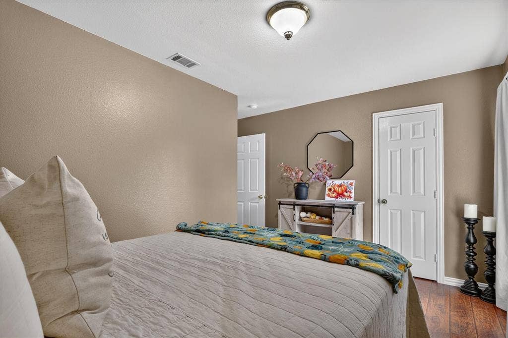 5413 Cornell Avenue, River Oaks, TX 76114 Wood-finish flooring with neutral wall tones and white trim