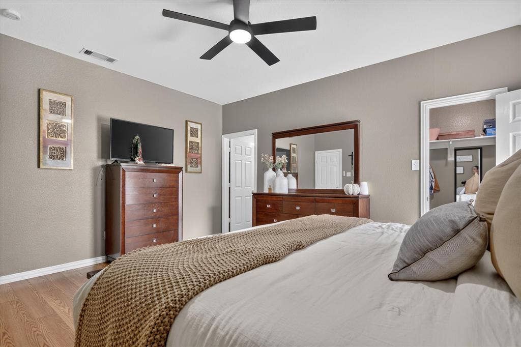 5413 Cornell Avenue, River Oaks, TX 76114 Wood-finish flooring with neutral wall tones and white trim