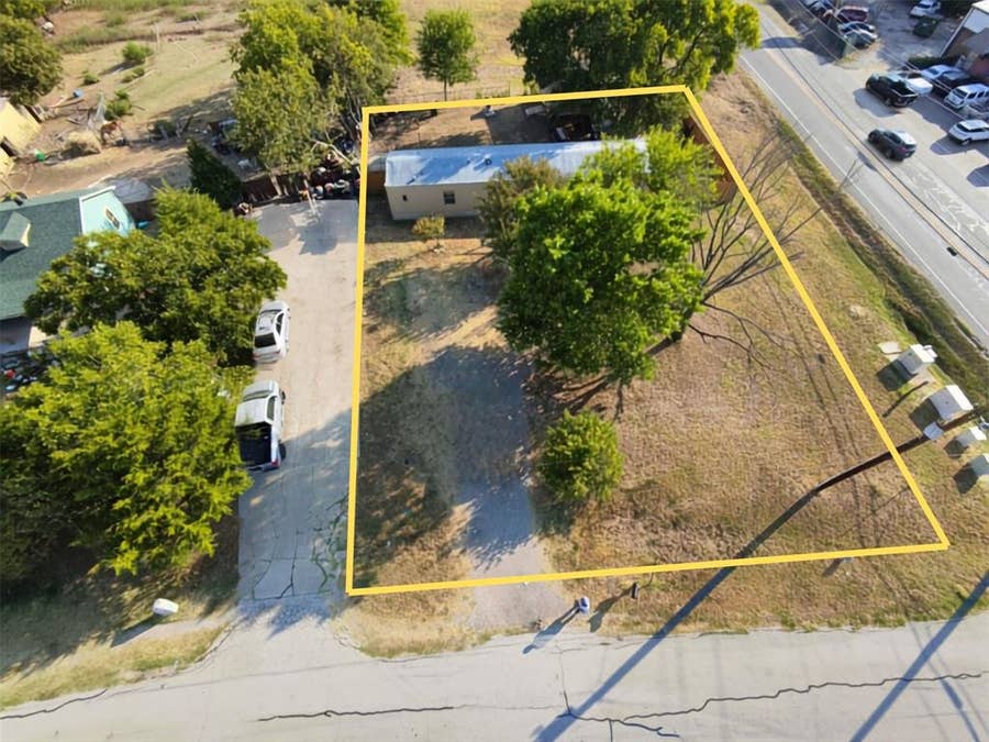 Property photo for 900 Stephie Ann Court, Arlington, TX