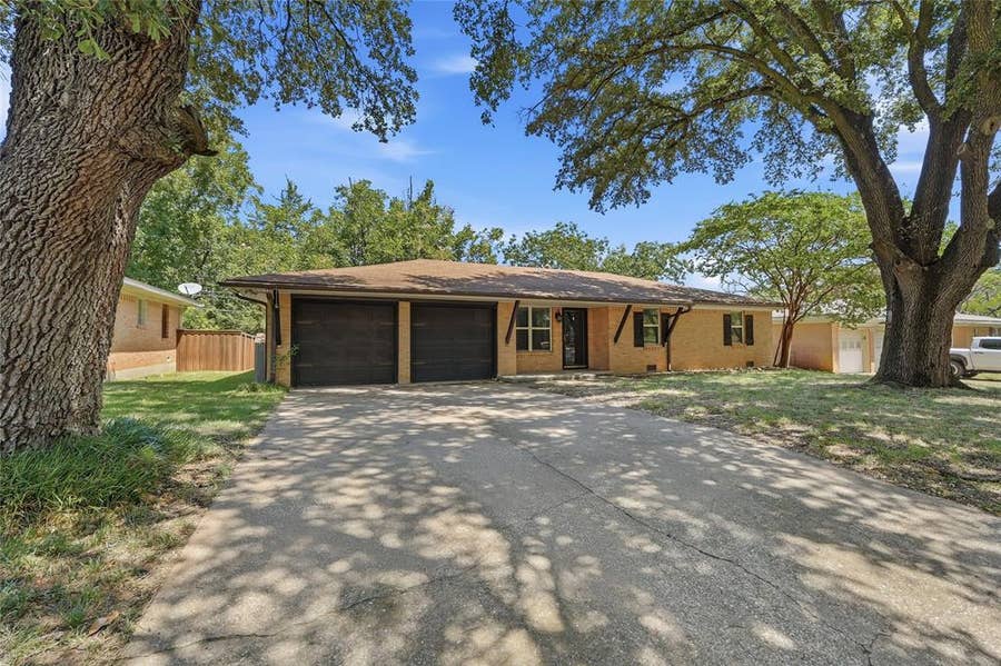 Property photo for 1303 Lafayette Drive, Denison, TX