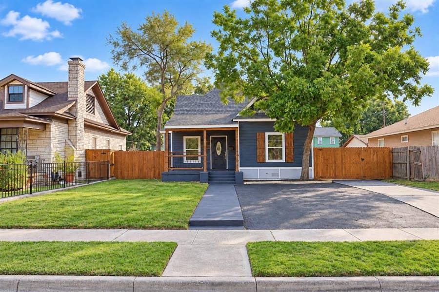 Property photo for 1417 Circle Park Boulevard, Fort Worth, TX