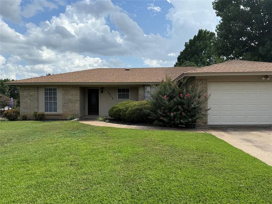 Property photo for 5912 Pleasant Hill Drive, Arlington, TX