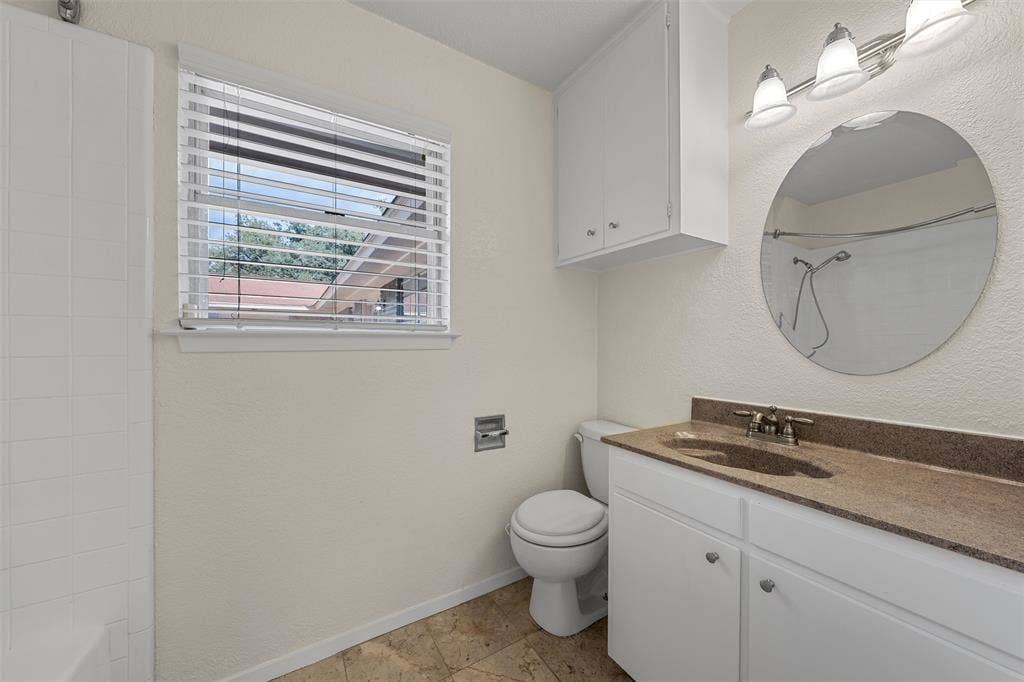 4500 Idylwood Lane, Waco, TX 76705 Primary 2 bathroom