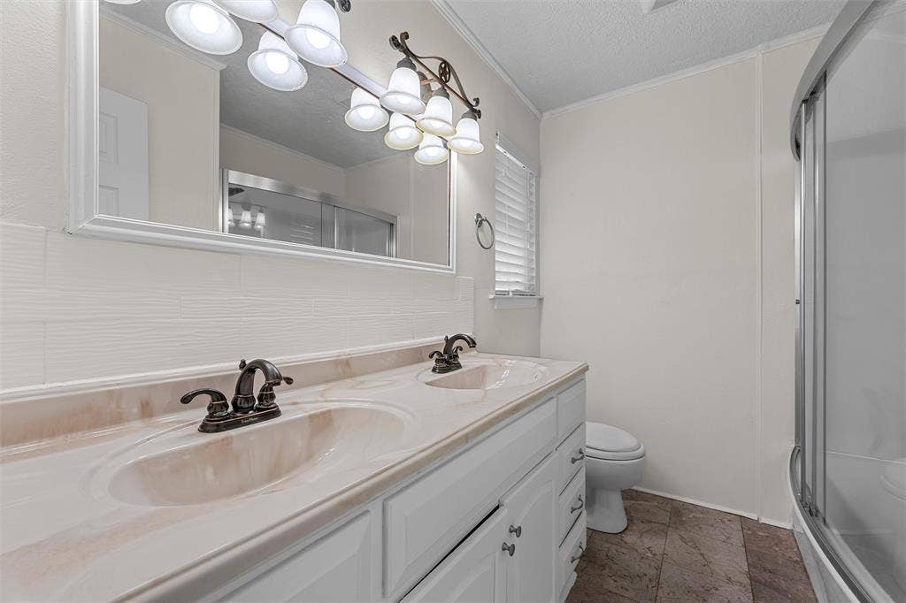 4500 Idylwood Lane, Waco, TX 76705 Guest Full Bath 2