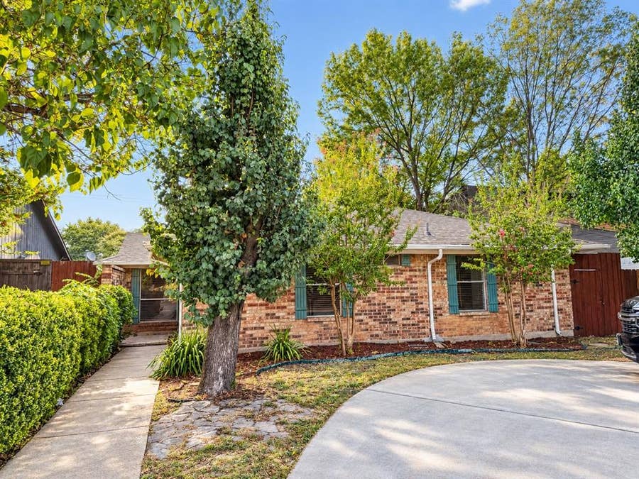Property photo for 17922 Hillcrest Road, Dallas, TX