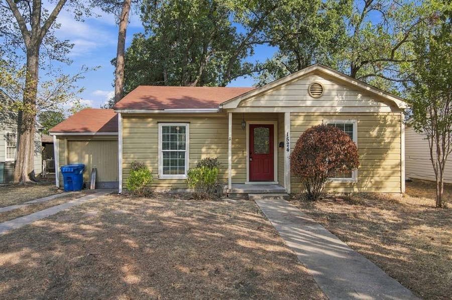 Property photo for 1524 Maplewood Avenue, Corsicana, TX