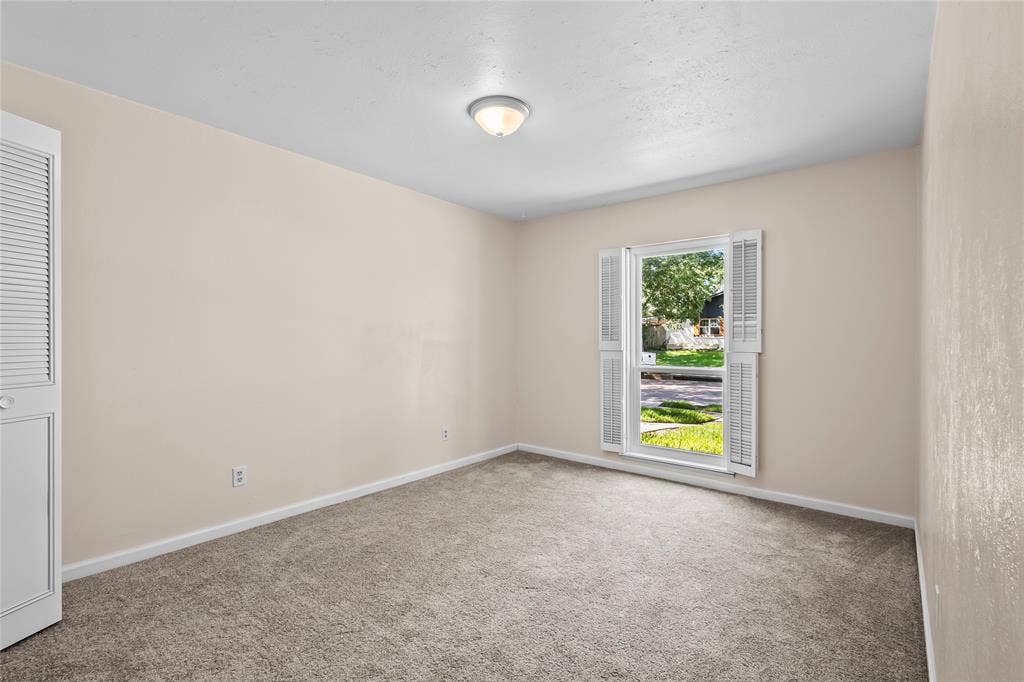 3505 S Columbine Lane, Grand Prairie, TX 75052