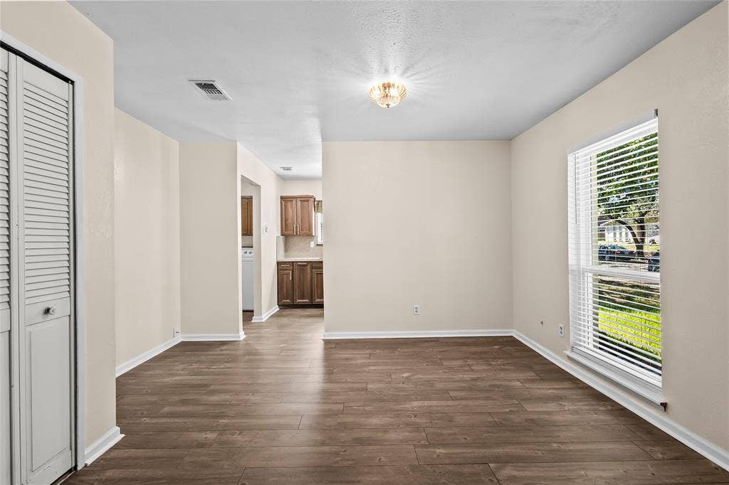 3505 S Columbine Lane, Grand Prairie, TX 75052