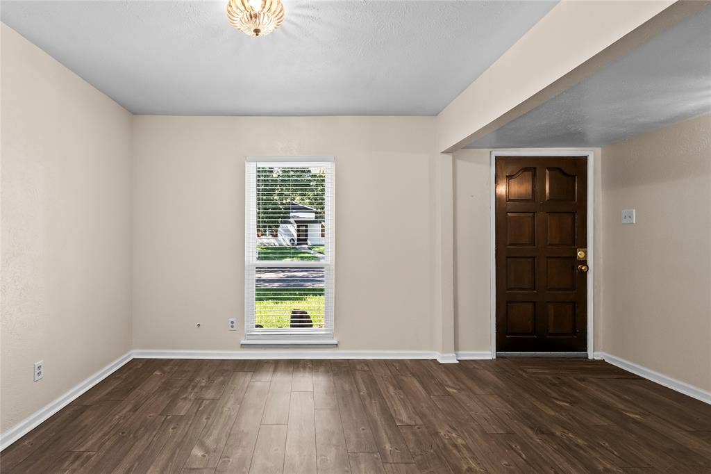 3505 S Columbine Lane, Grand Prairie, TX 75052
